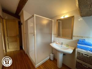 Maisons de vacances Maison renovee avec grand terrain, equipements enfants, 3 chambres, proche de D938, velos inclus - FR-1-426-539 : photos des chambres
