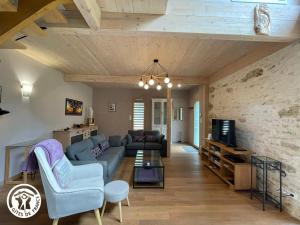 Maisons de vacances Gite renove avec jardin et terrasse pres de Thire, festival de musique baroque, ideal pour familles - FR-1-426-538 : photos des chambres