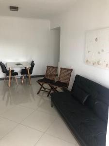 Apartamento na Enseada com vista para o mar - 300 m da praia