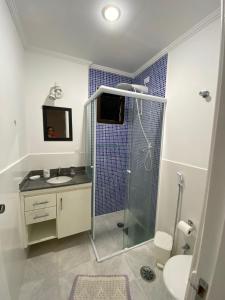 Apartamento na Enseada com vista para o mar - 300 m da praia