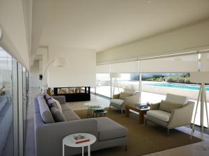 Modern Villa in Óbidos Lisbon with garden and pool