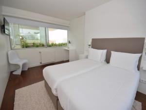 Modern Villa in Óbidos Lisbon with garden and pool