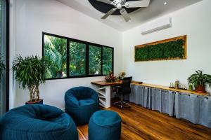 Tropical Hideaway w - Pool