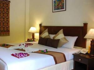 Charming Pool Twin Holiday Home