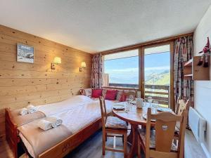 Apt rénové, ski aux pieds avec balcon lumineux - FR-1-688-92