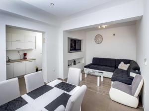 Apartment Villa Andelka with Swimming Pool