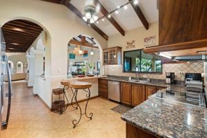 Spacious Villa with Infinity Pool & Ocean View