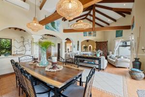 Spacious Villa with Infinity Pool & Ocean View