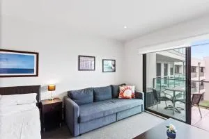 On The Esplanade moments from Cowes Beach - Fairhaven