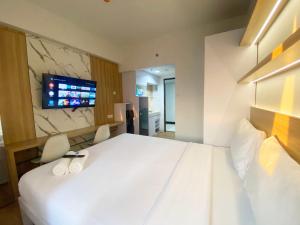 Minimalist and Homey Studio The Alton Apartment By Travelio