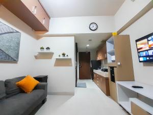 Comfortable and Homey 1BR at Uttara The Icon Apartment By Travelio