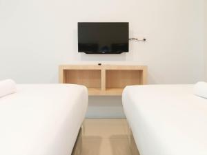 Cozy Studio Room at De Prima Apartment By Travelio