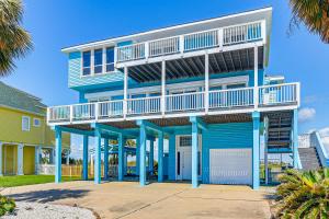 Walk to Beach Home with 2 Decks in Galveston!