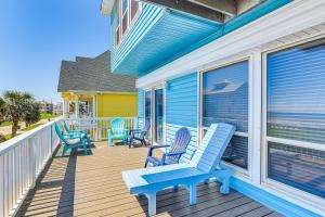 Walk to Beach Home with 2 Decks in Galveston!