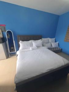 Lucena Megs Studio Apmnt VIP rm-Near SM-Wifi