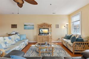 407 E Palm Rd, Unit 107