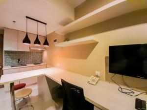 Modern and Cozy Studio at Student Park Apartment By Travelio