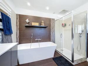 Villas Villa-Piscine-Tennis-Spa-French Riviera : photos des chambres