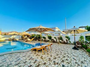 Dolphina hotel & Restaurant