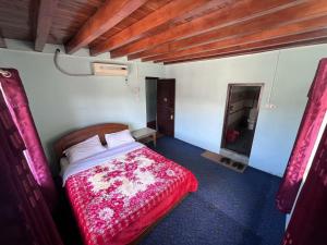 Hotel The Royal Mustang