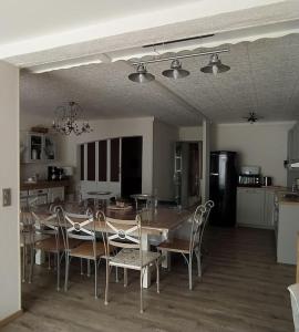 Maisons de vacances Maison entiere 5 chambres a 10mn a pied de l-entree principale du Circuit 24h Du Mans : photos des chambres