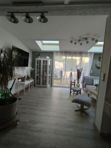 Maison entière 5 chambres à 10mn à pied de lentrée principale du Circuit 24h Du Mans