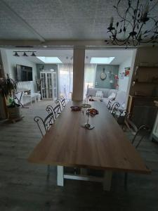 Maisons de vacances Maison entiere 5 chambres a 10mn a pied de l-entree principale du Circuit 24h Du Mans : photos des chambres