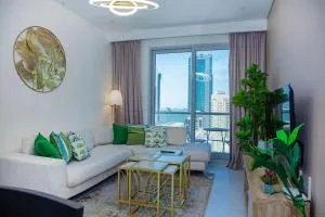 2 king bed apartment, Pool, Gym, Juffair - Rayyā