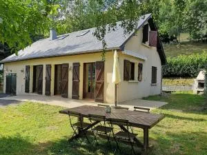 Charmant gîte de montagne avec cheminée - Le Falgoux