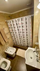 Moderno y luminoso departamento con balcón a la calle