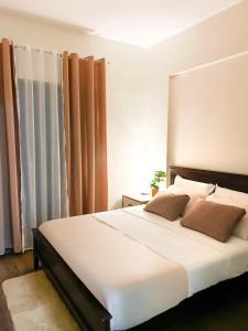 Comfortable 2 Bedroom Condo near tourist spots with free parking