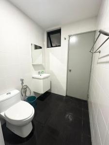 Silksky Service Apartment -1BR, 4pax - Free Parking, Netflix, High speed WIFI - Near The MINES, Serdang, IOI City Mall, UTAR, UPM, Cheras Selatan