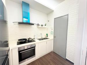 Silksky Service Apartment -1BR, 4pax - Free Parking, Netflix, High speed WIFI - Near The MINES, Serdang, IOI City Mall, UTAR, UPM, Cheras Selatan
