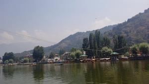 Island homestay in dal lake