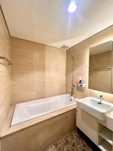 Luxury Apt 2BR - VinHomes Dcapitle Tran Duy Hung Street