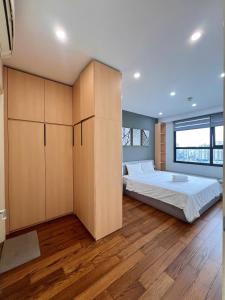 Luxury Apt 2BR - VinHomes Dcapitle Tran Duy Hung Street