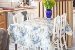 Maisons de vacances Maison avec terrasse et jardin : photos des chambres