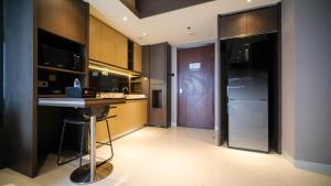 Modern and Cozy 2BR at Grand Sungkono Lagoon Apartment By Travelio
