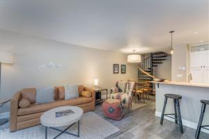 Ski In Out in Town! Ski Area Views, Fireplace, Hot Tub condo