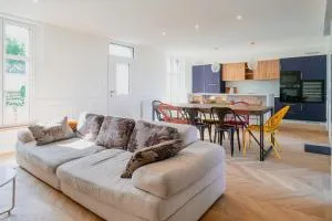 Jolie maison de ville rénovée avec goût proche toutes commodités quartier Arago Les Sables - 13 personnes - 奥洛讷堡