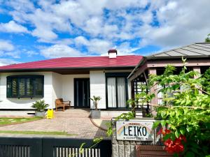 弓ヶ浜海水浴場徒歩1分! 一棟貸別荘! Yumigahama Beach House & BBQ!