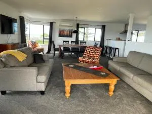 Te Awa Holiday Home - Clive