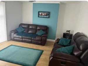 Sleeps6-WiFi-Parking-Ideal for Tradesmen-Garden - New Monkland