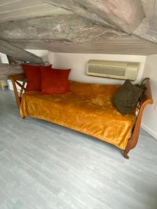 B&B / Chambres d'hotes B&B Insolite entre Lyon et aeroport : Chambre Double avec Salle de Bains Commune