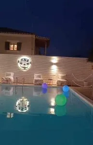 Bay's - سبيتسيس