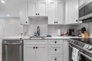 Central 2-BR City Sanctuary - Commuter-Friendly