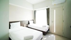 Cozy Stay 2BR at The Square Surabaya Apartment By Travelio