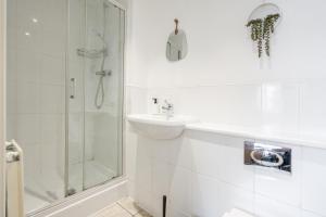 Etihad, City & Coop Live - Free Parking - 10ppl