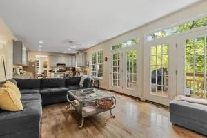 Entire 4-BR in Beloved DC Area Takoma Park - Adelphi