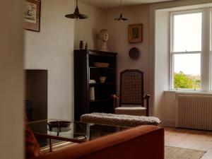 Tranquil cottage with spectacular sea views